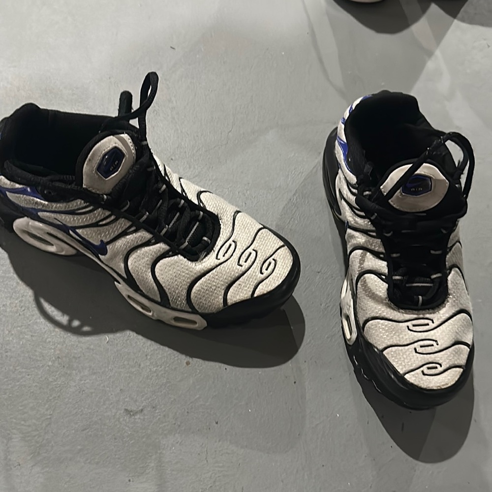 Kid air max sneakers